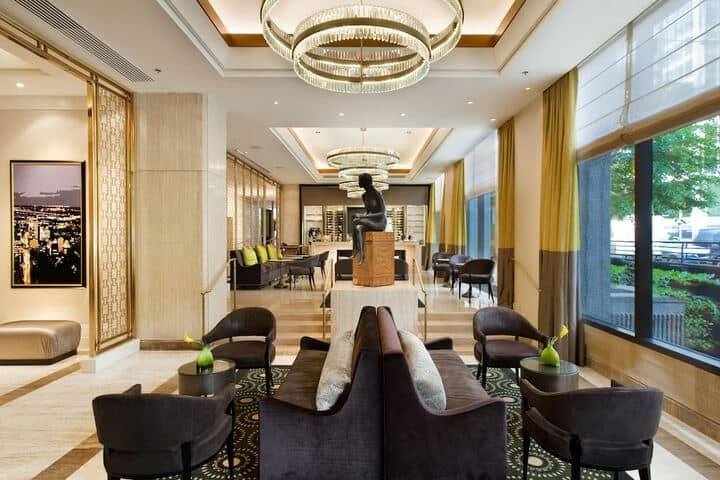 Lounge 62 of 75